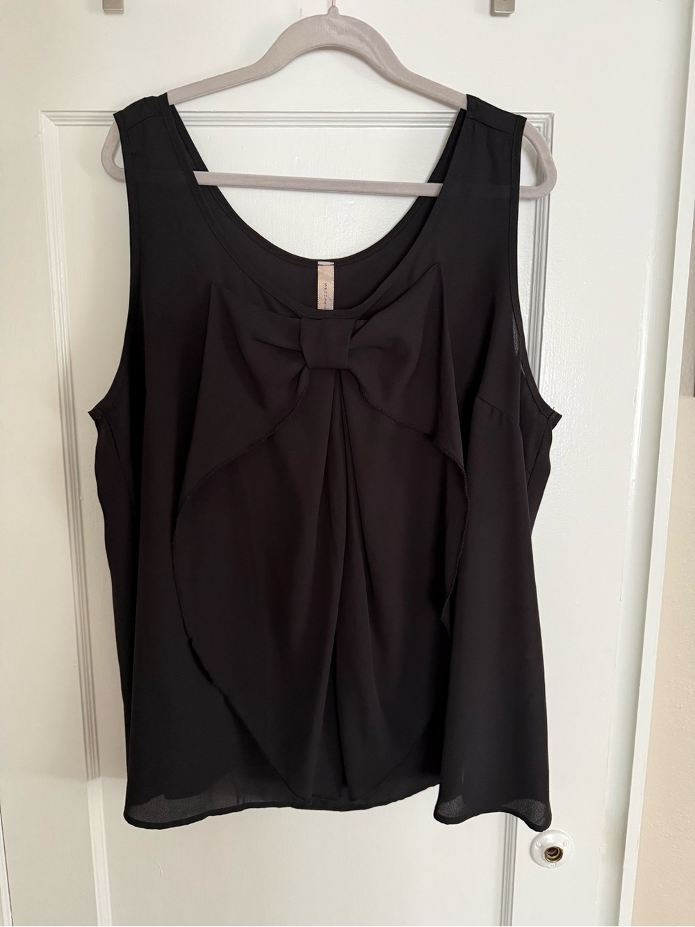 Sleeveless Black Bow-Front Tank Top for Women